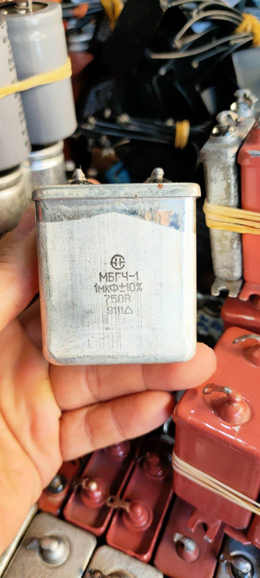 Tụ nga 1uf 750v