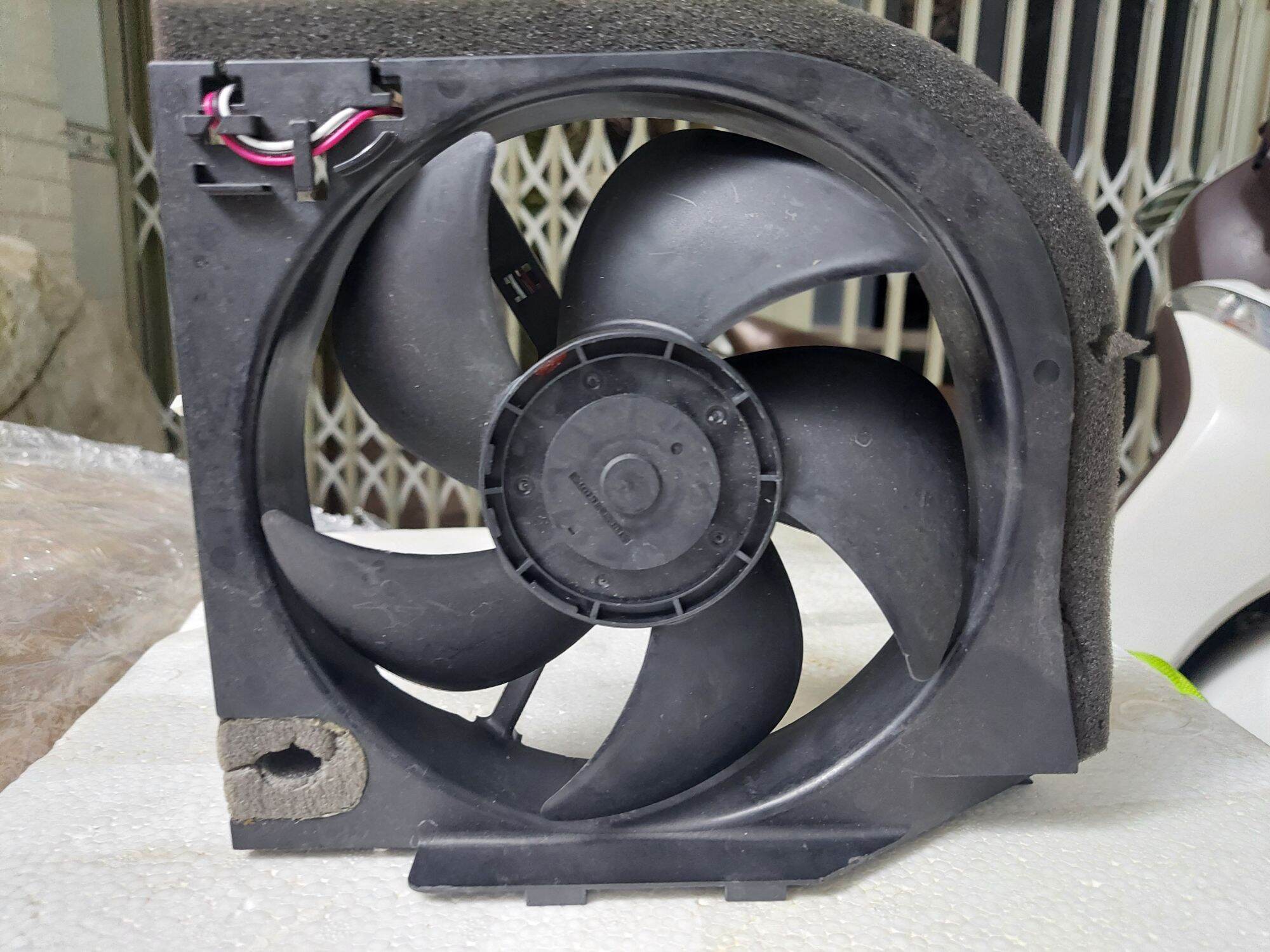 Quạt Nidec không chổi than 12v 17cm.
