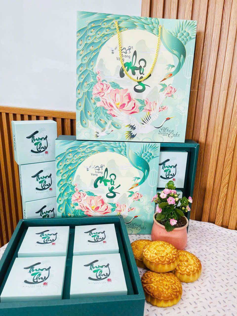 Hộp 4 bánh trung thu 2 trứng 200g siêu đẹp siêu ngon - Tổng trọng lượng 800g/ 4 bánh tự chọn nhân