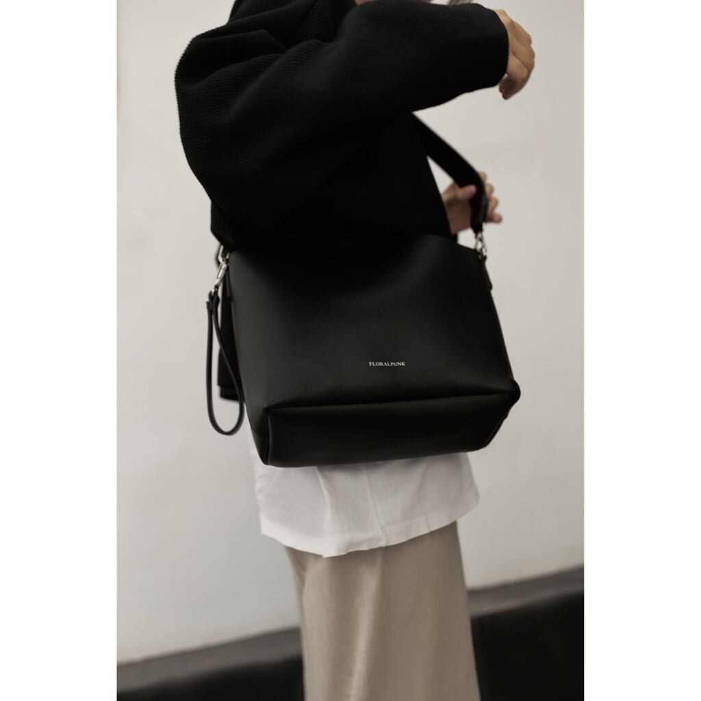 Túi xách Floralpunk Pom Pom Bag màu đen