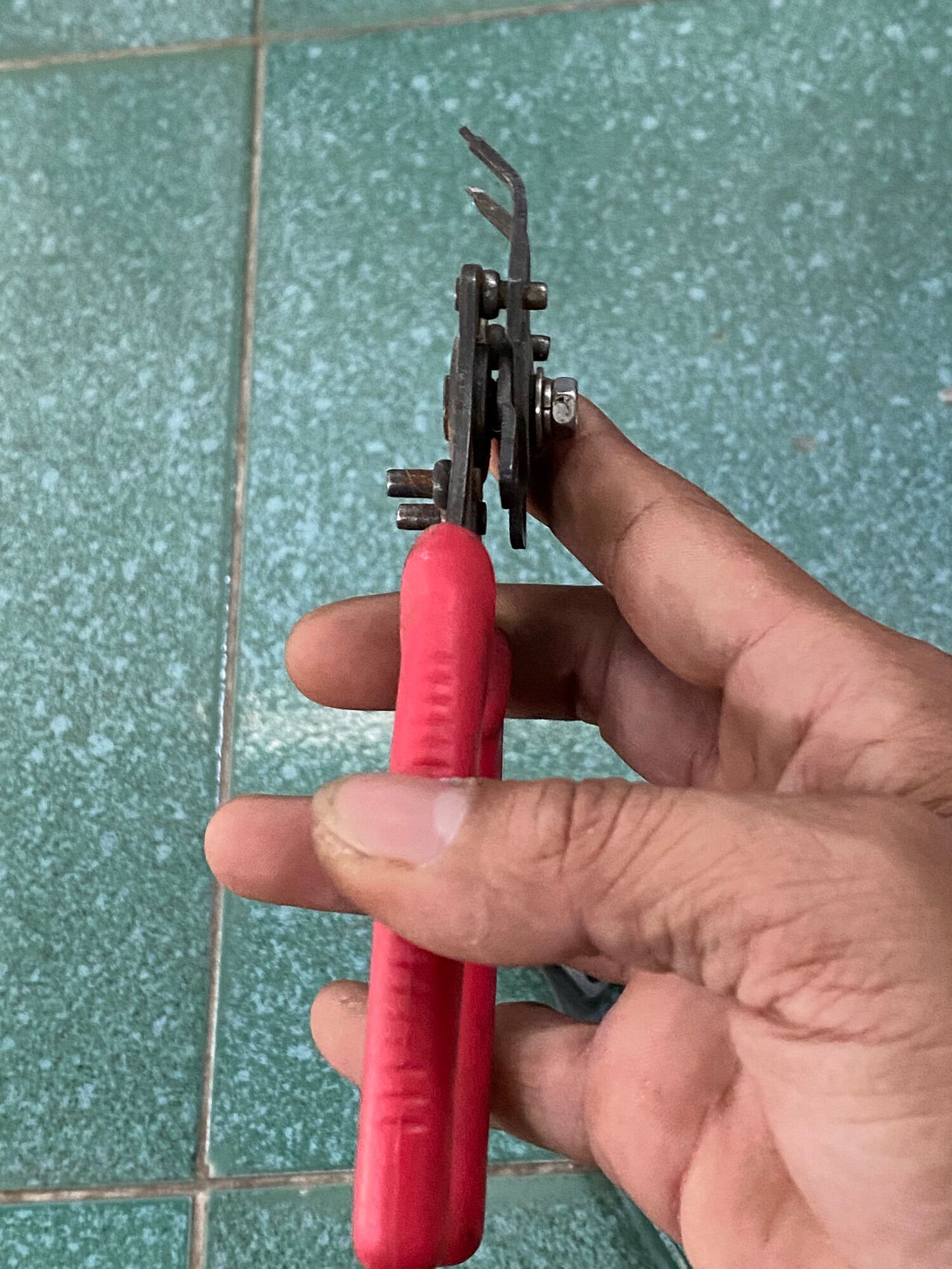 Kềm phe 2 in 1 SATA.