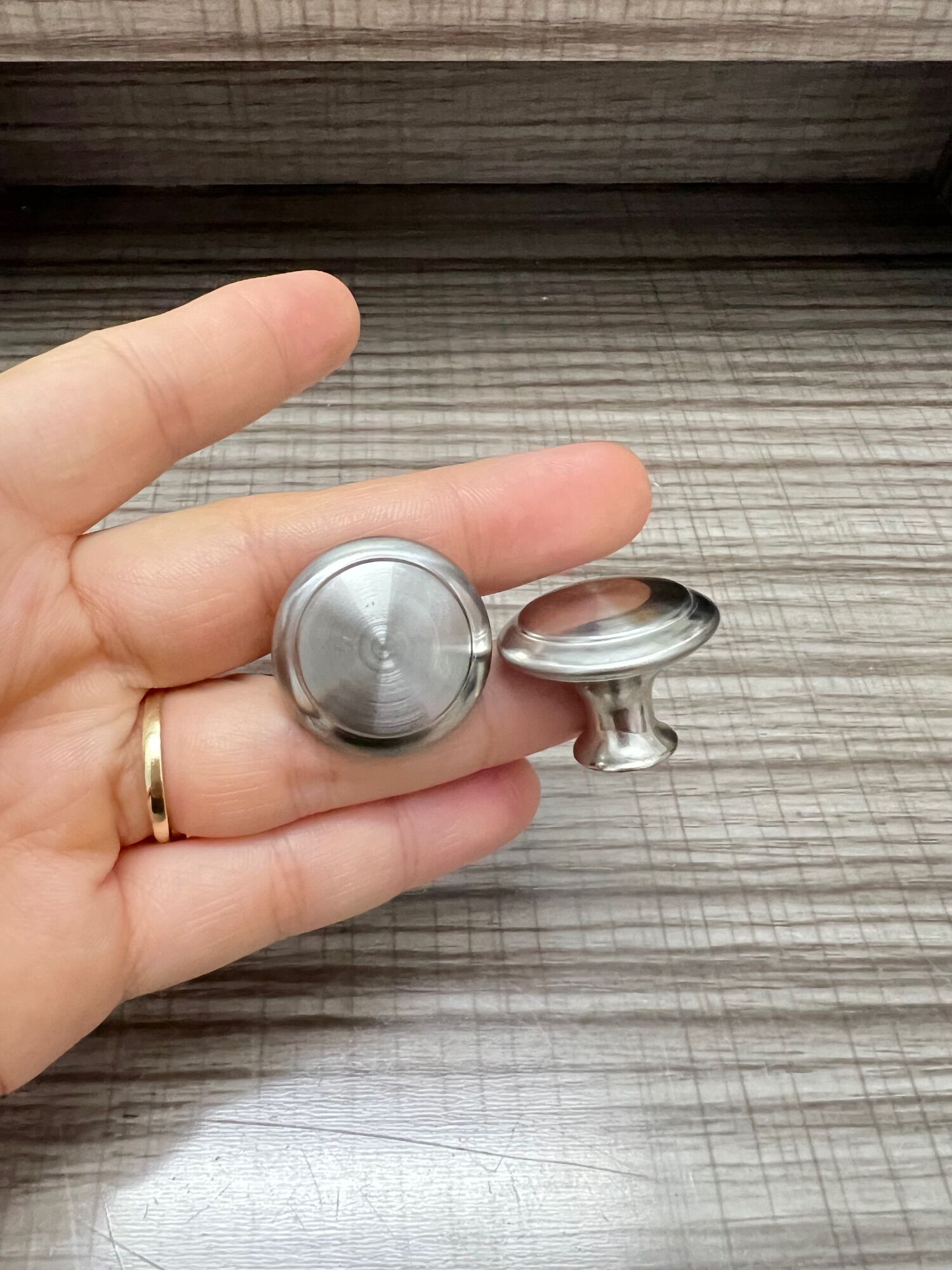 Núm tay nắm tủ inox bản rộng 3cm