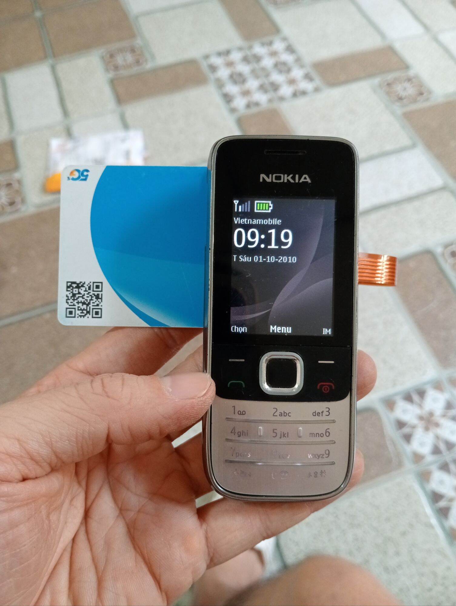 điện thoại N 2730 cũ zin , máy kích sim mạng 3g, 4g.nhận sóng nhanh không cần tắt nguồn