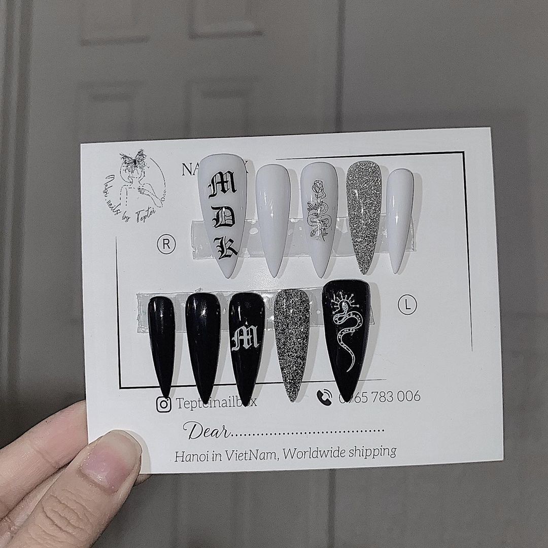 Nailbox thiết kế mẫu đen đính charm