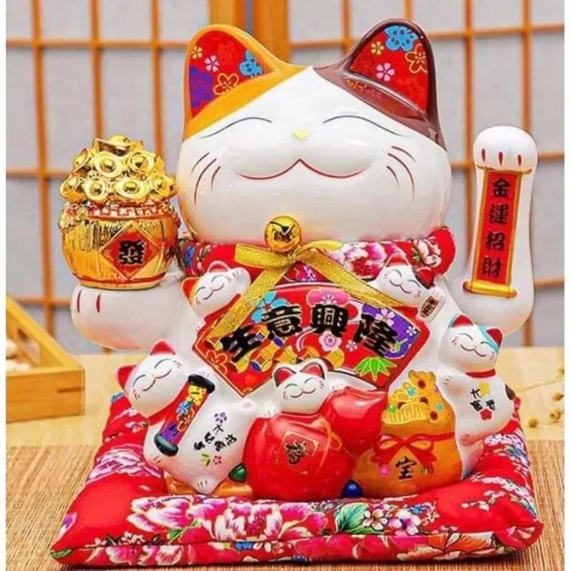 Mèo Thần Tài vẫy tay .