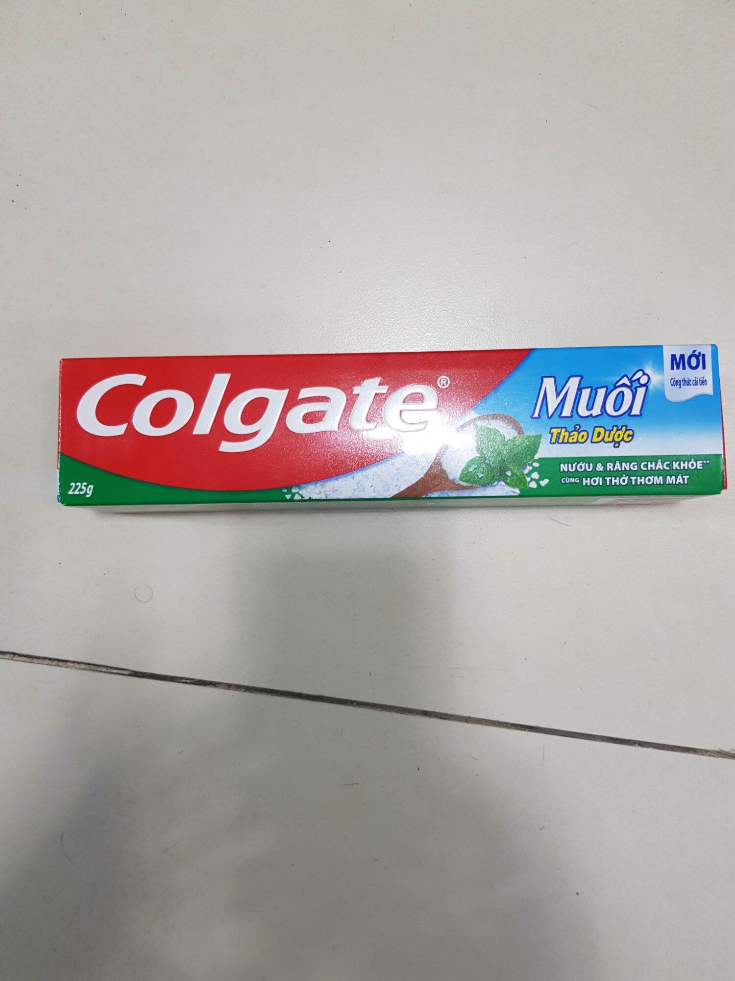 Kem đánh răng colgate muối thảo dược 225g