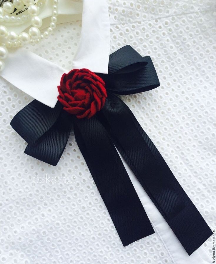 Nơ cài áo bông hồng nhỏ xinh
