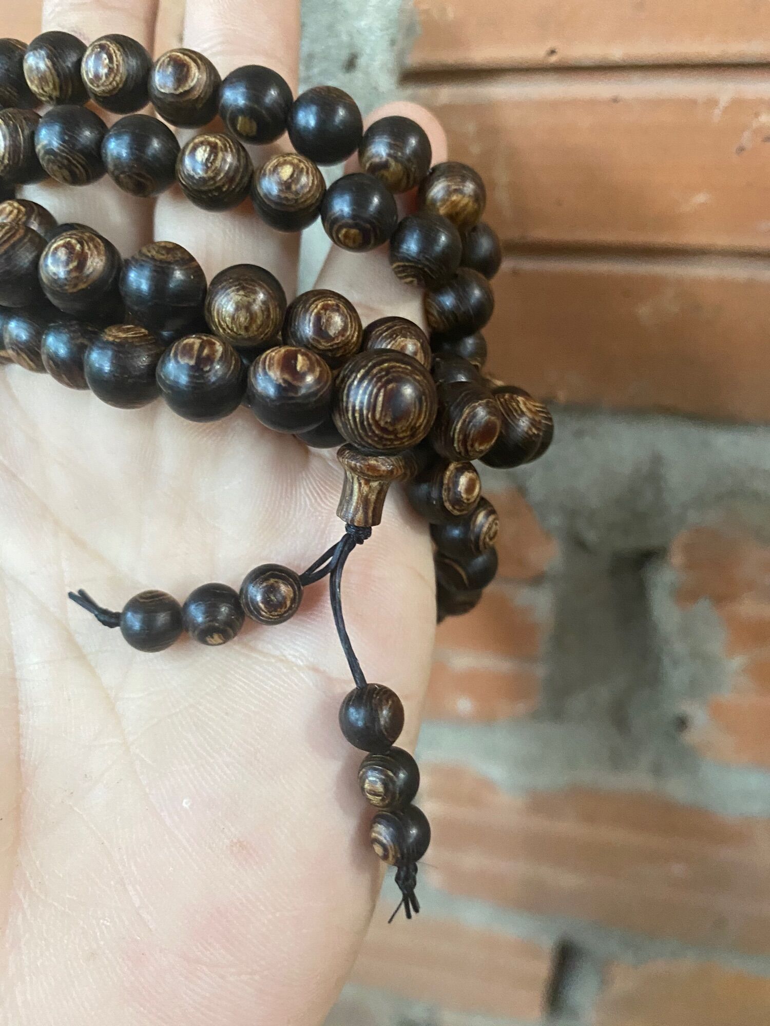 Chuỗi trầm hương sánh chìm 8li 108 hạt