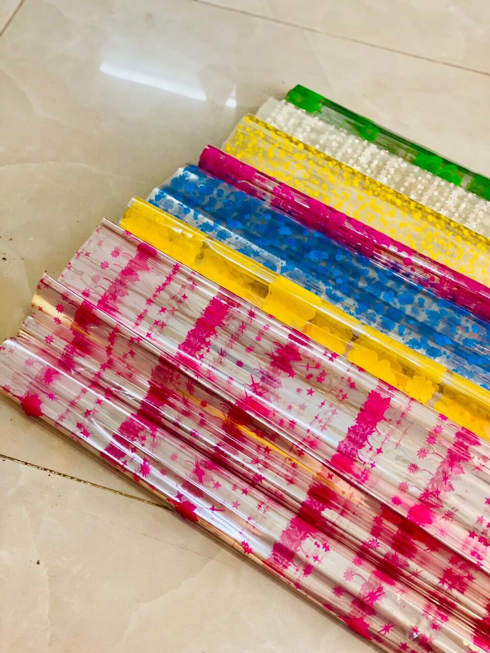 Túi giấy kiếng gói quà Tết, gấu bông in hoa văn trong suốt nhiều kích thước sét 2 cái