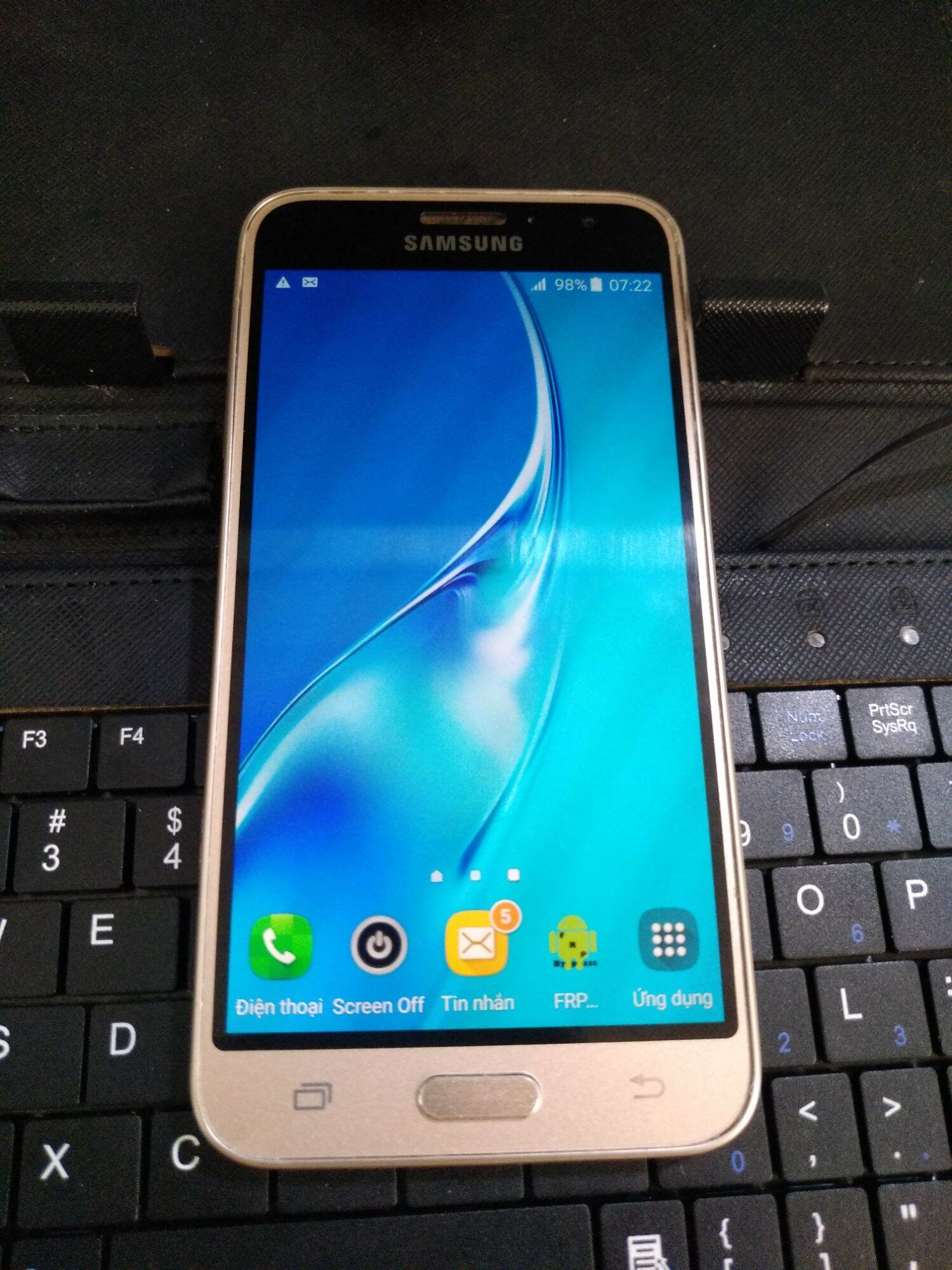 Samsung Galaxy J3 2016 Like New Ảnh thật