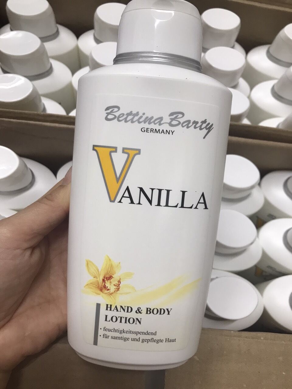 Dưỡng thể hương nước hoa, thơm lâu Bettina Barty Vanila 500ml