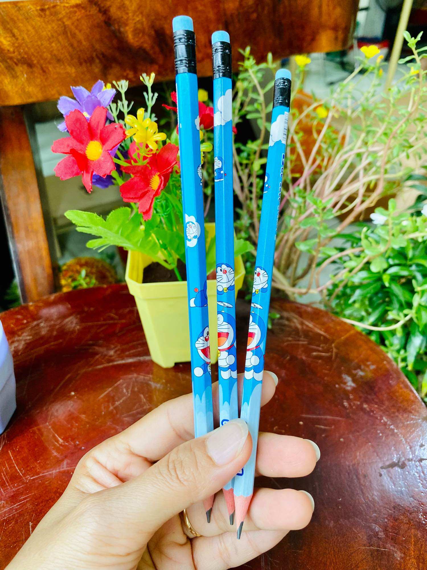 Bút chì 2D nhân vật Doraemon