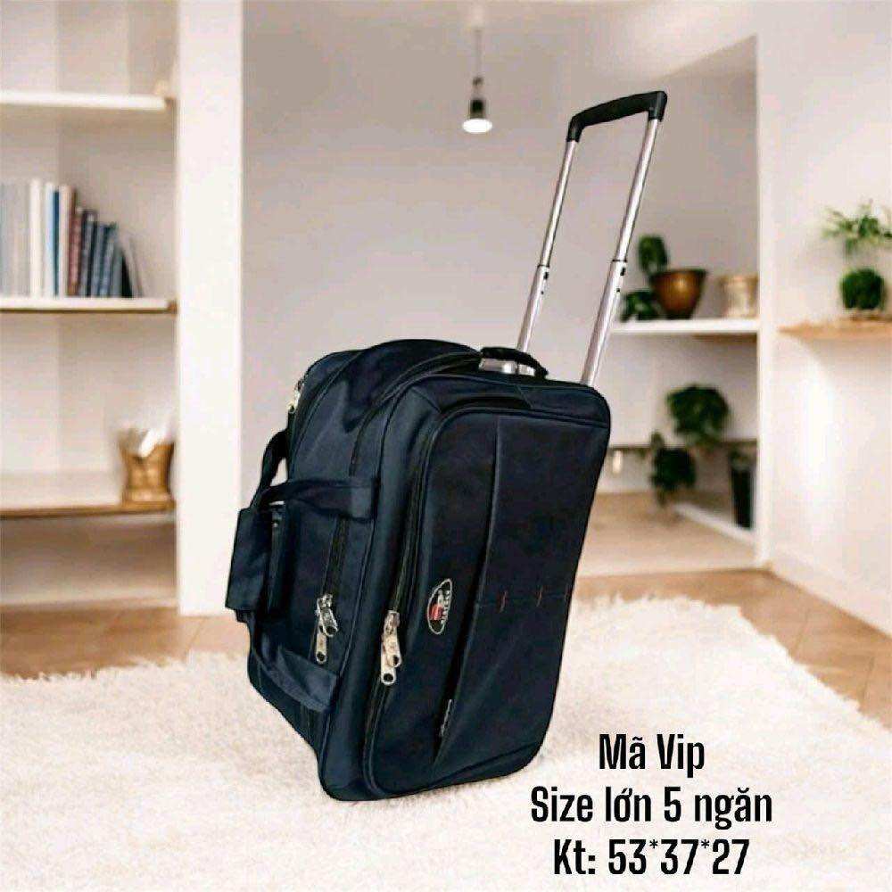 Vali kéo du lịch màu đen Mã Vip, kích thước lớn 5 ngăn, kích thước 53x37x27 cm, phù hợp cho chuyến đi dài ngày.