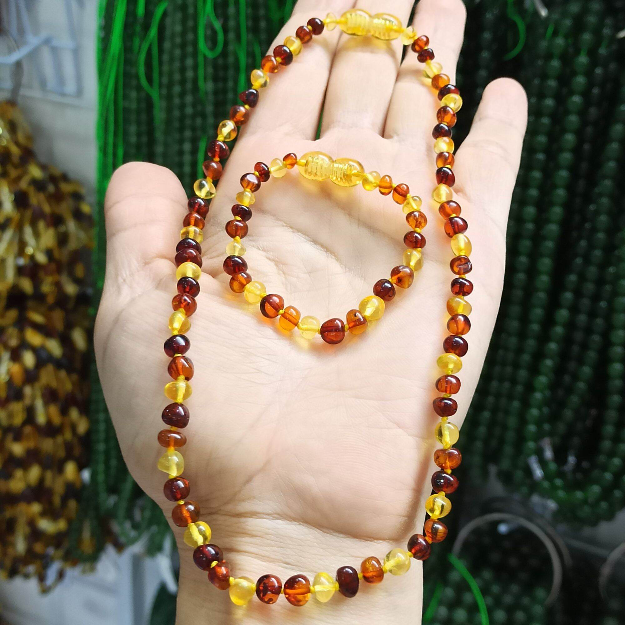 Vòng hổ phách cho bé .