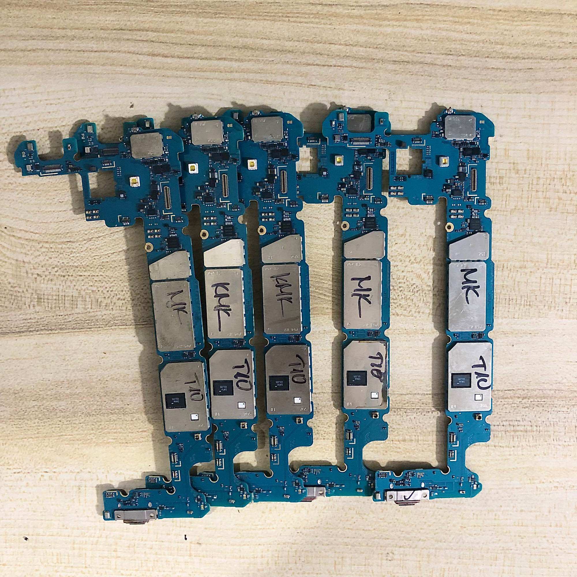Main samsung a720 full zin wifi, sim , sạc ,…)