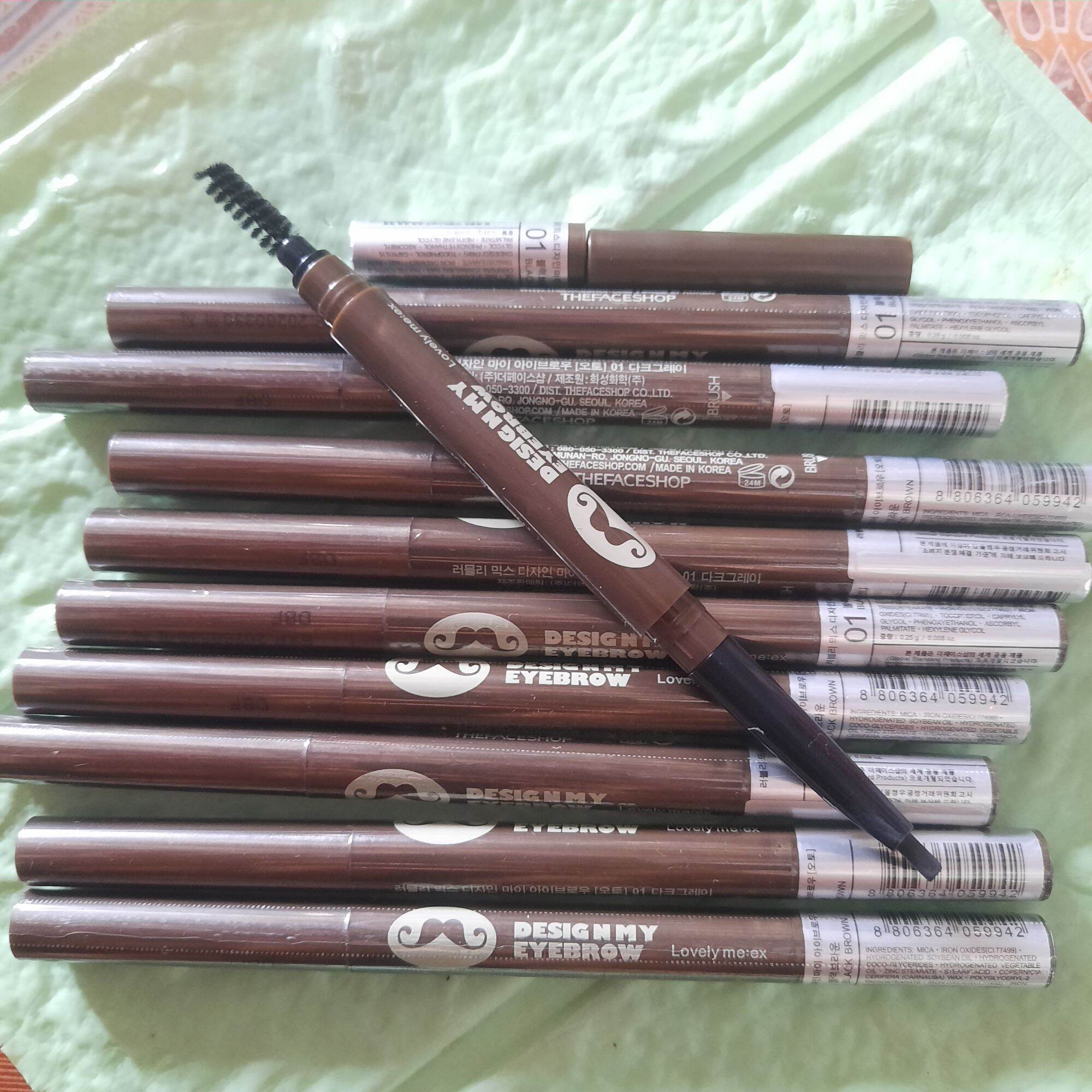 chì kẻ mày ngang màu đen