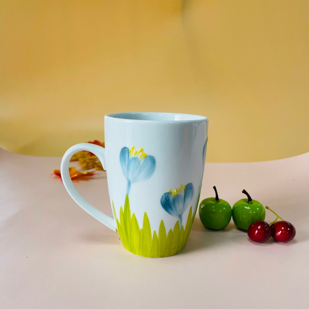 Ly- cốc uống nước. Gốm sứ Bát Tràng.