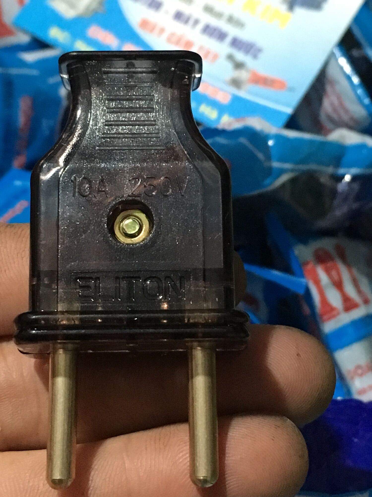 Phích Cắm điện ELITON 10A-220V .