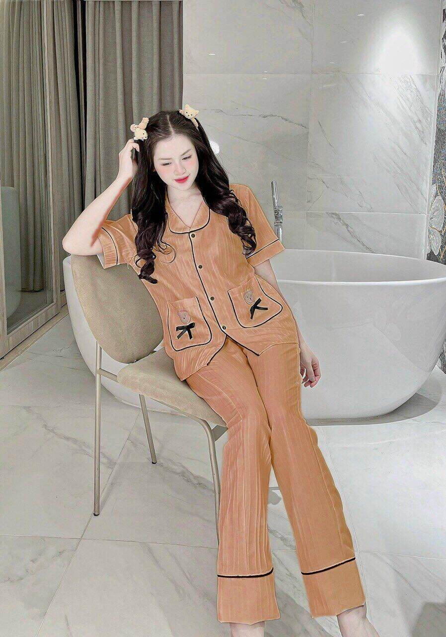Bộ Pyjama xốp gân tay cộc quần dài.