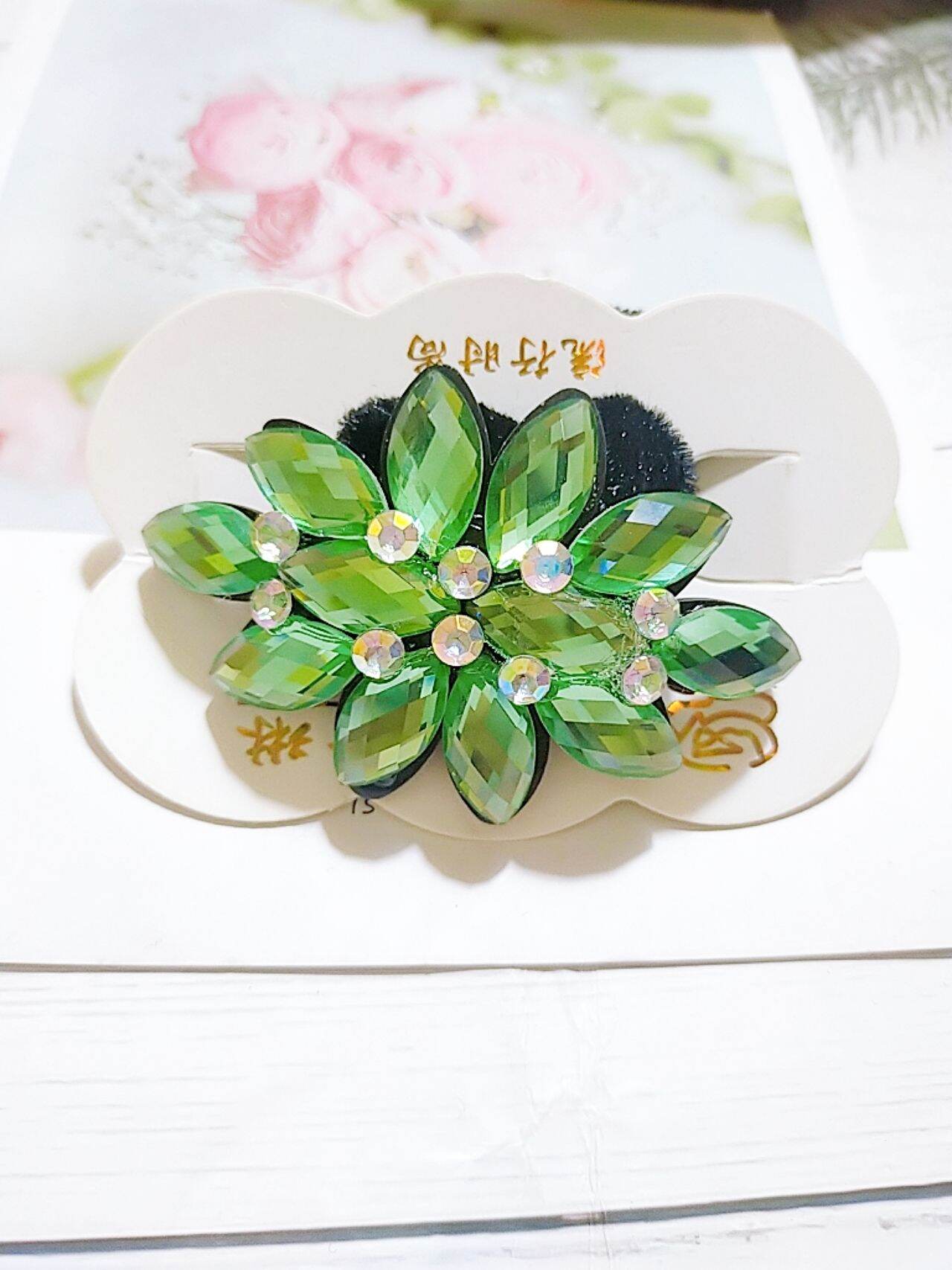 Cột tóc nhung đen đính đá pha lê sang trọng