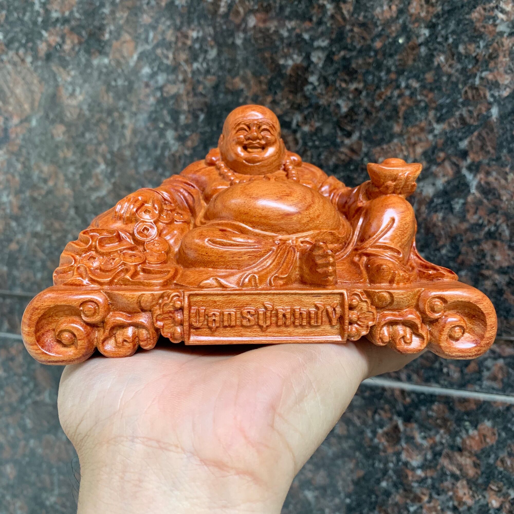 Tượng phật di lặc để ô tô gỗ hương