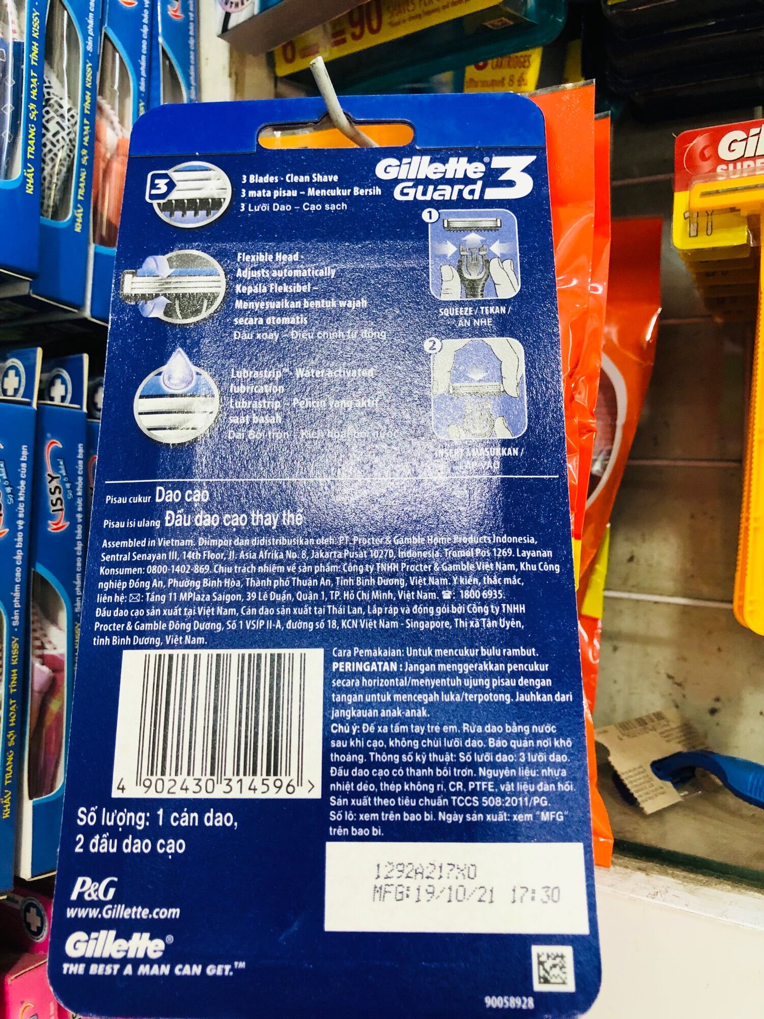 Dao cạo râu 3 lưỡi Gillette Guard 3 (Gồm: 1 tay cầm và 2 đầu cạo)