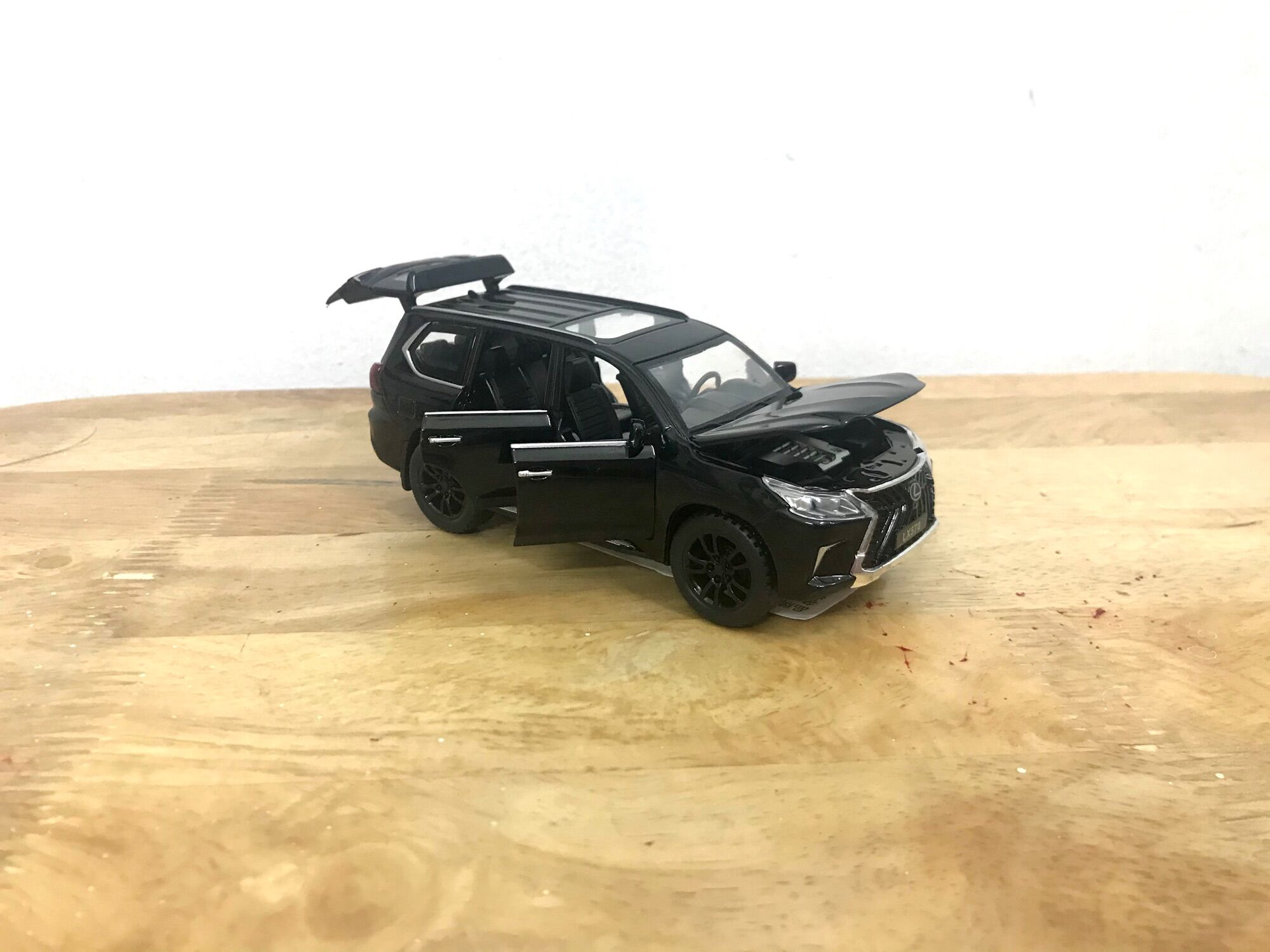 Mô hình xe Lexus LX570 _ Tỷ lệ 1:32