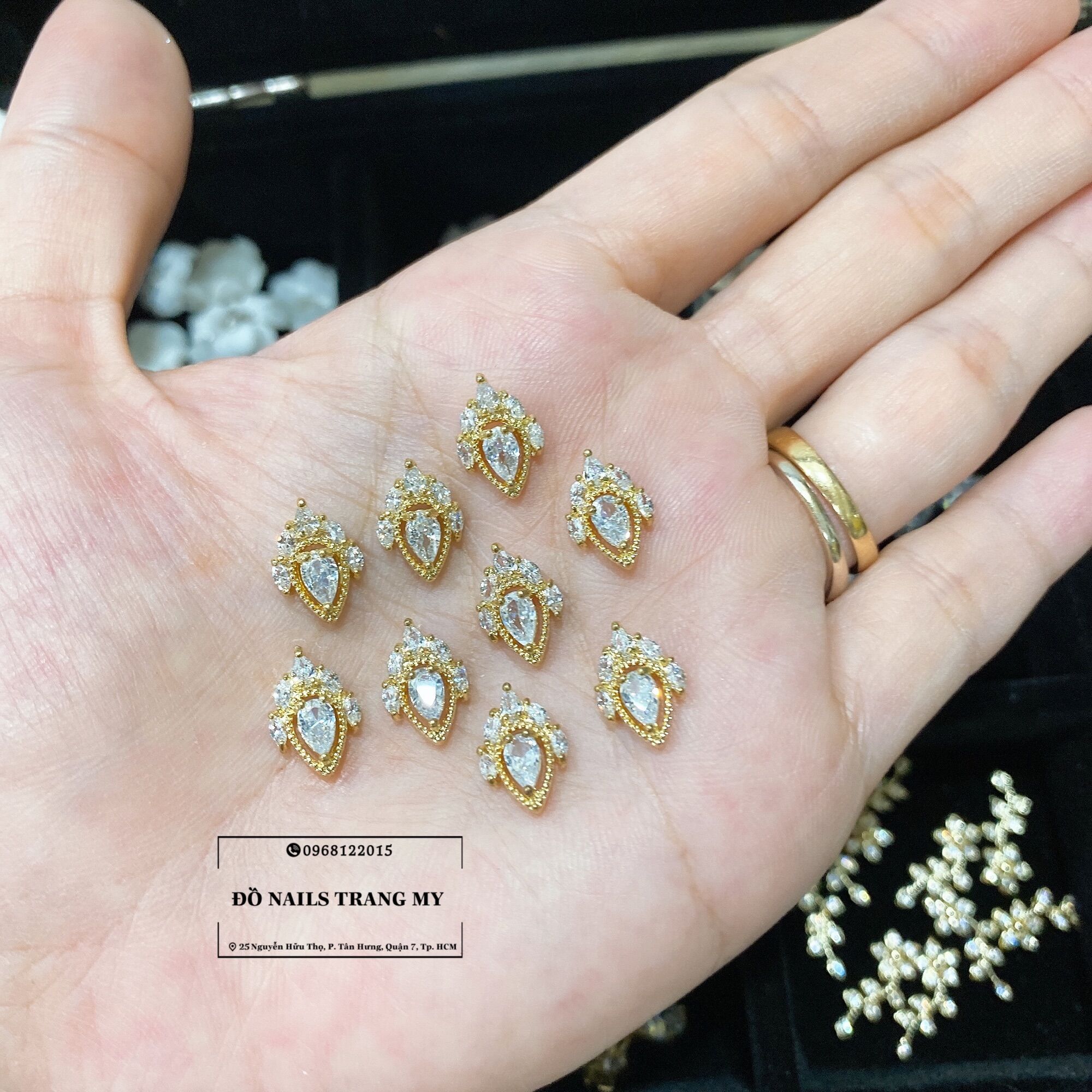 Charm nail gắn móng