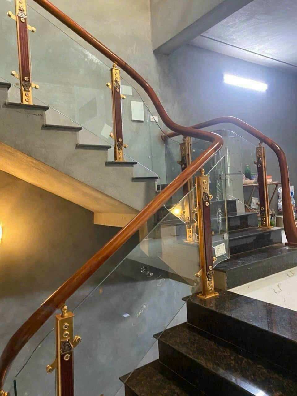 Chân hợp kim cầu thang kính