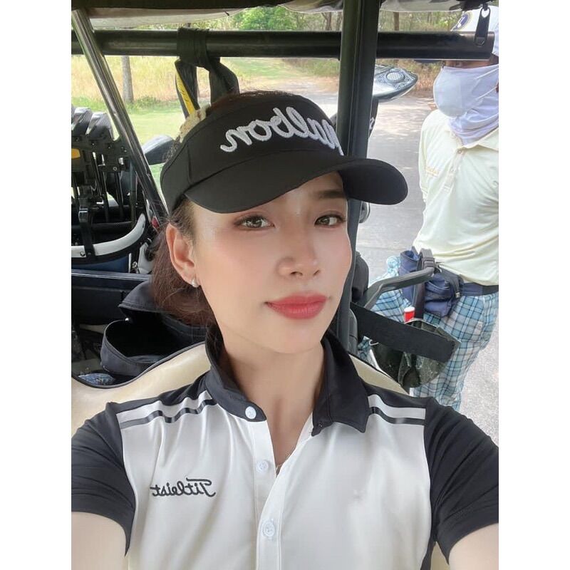Áo thể thao nữ chất thun co giãn phom chuẩn đẹp.