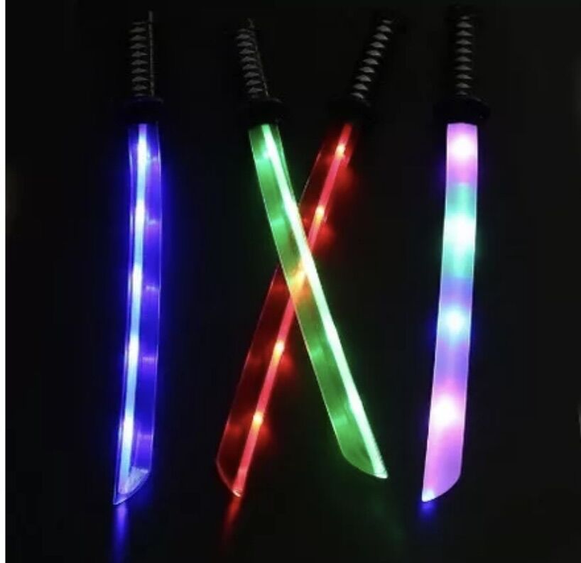 Kiếm phát sáng katana 2022