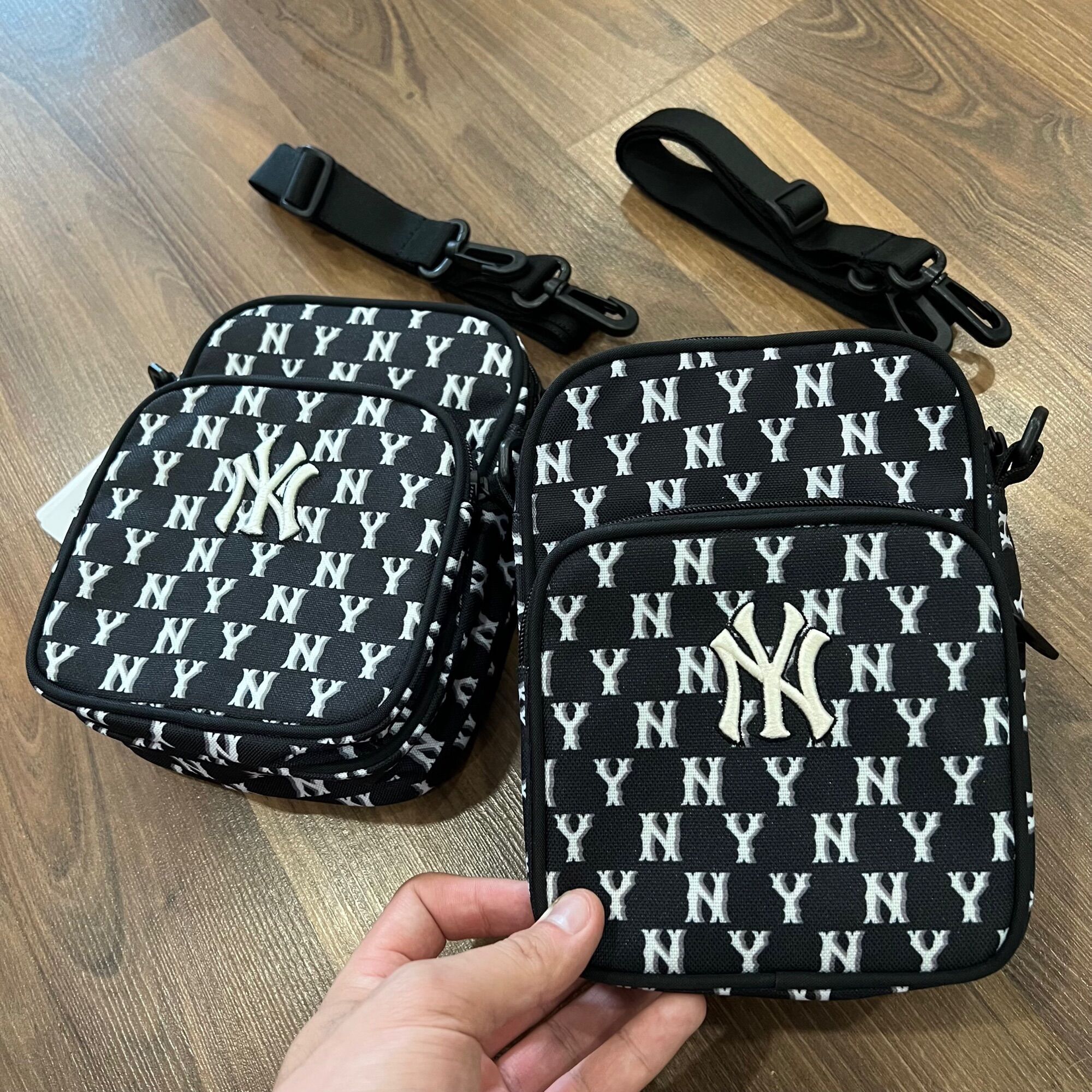 [3-5/8 Hoàn Tiền 25%]Túi đeo chéo NY monogram rainbow full tem tag