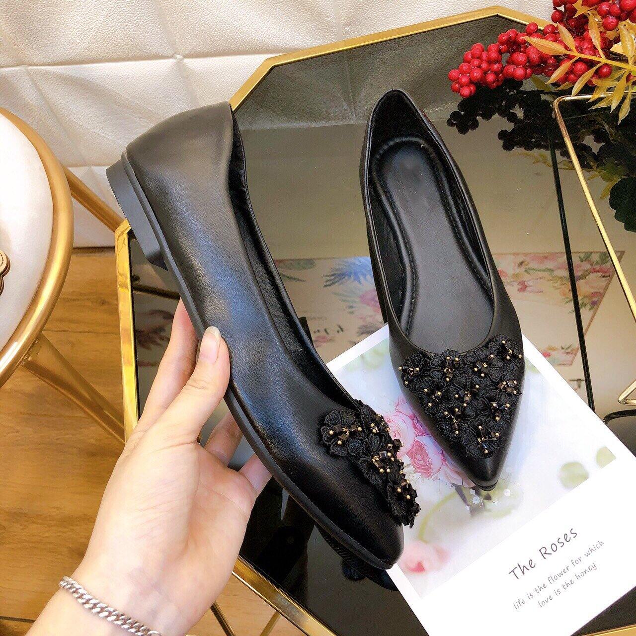 Giày búp bế mũi nhọn màu đen (T03)