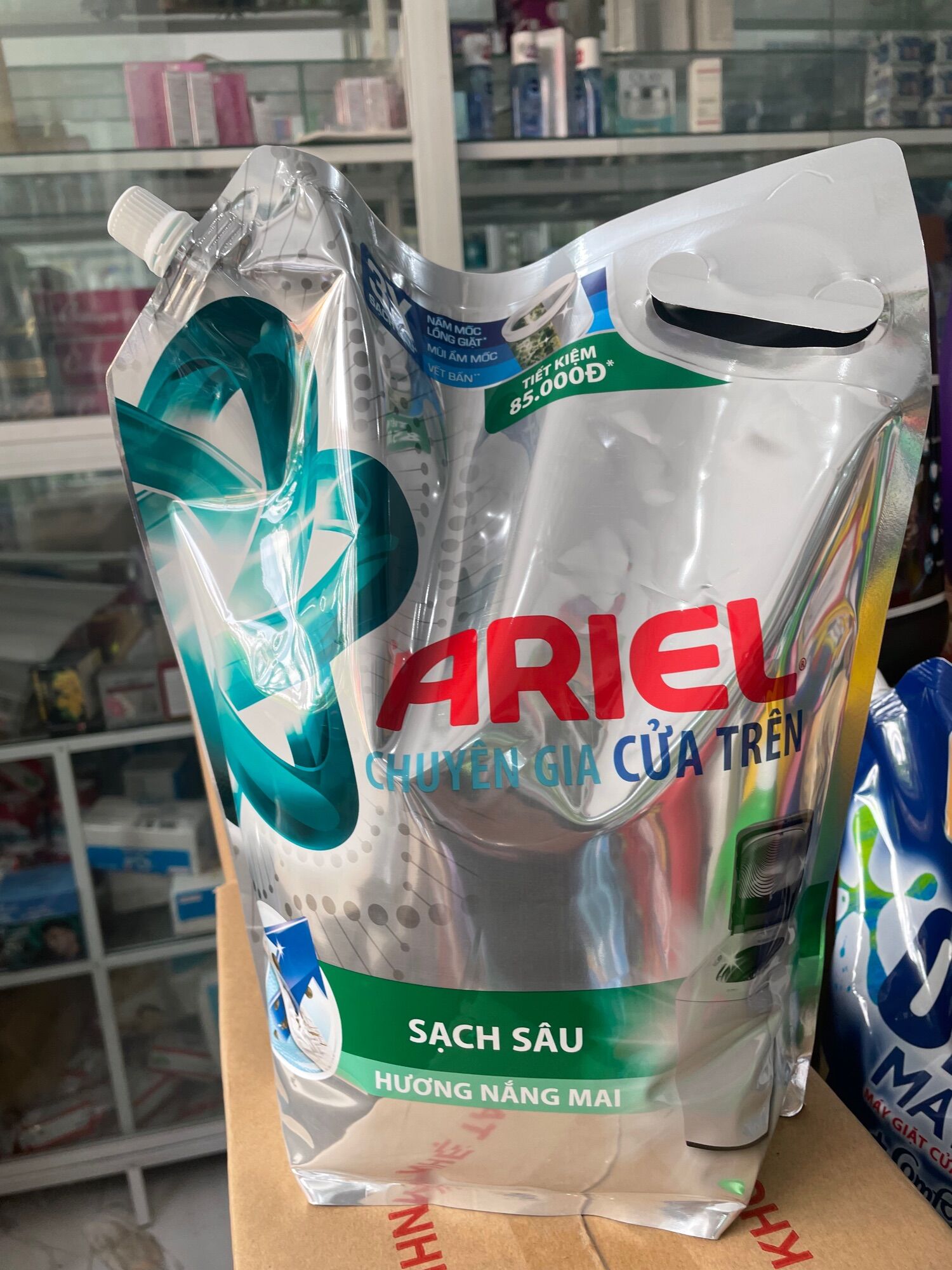 Nước giặt Ariel mới 3,5kg
