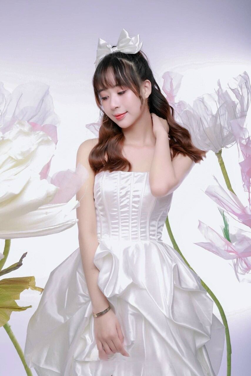 ĐẦM XÒE TÔM CUP BÍ