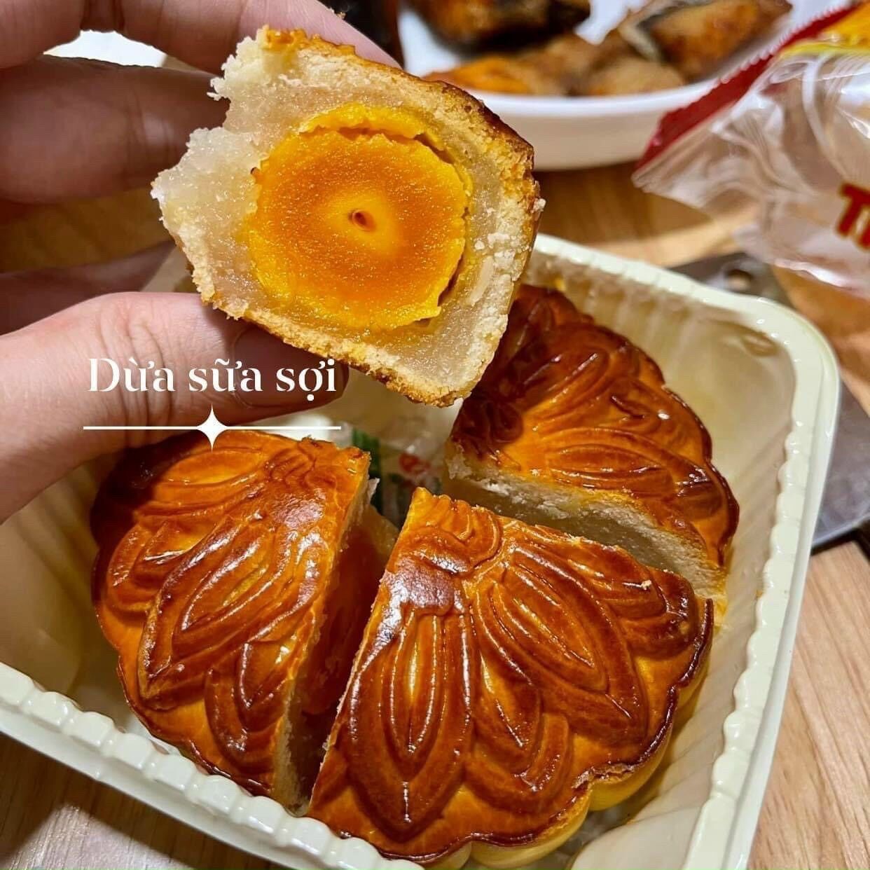 Bánh trung thu dừa 2 trứng