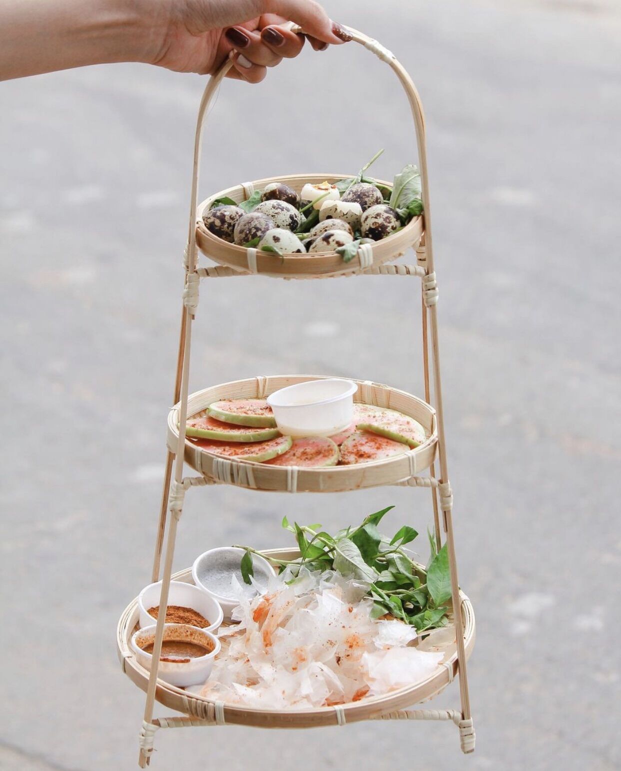 Kệ mẹt tre 3 tầng trang trí