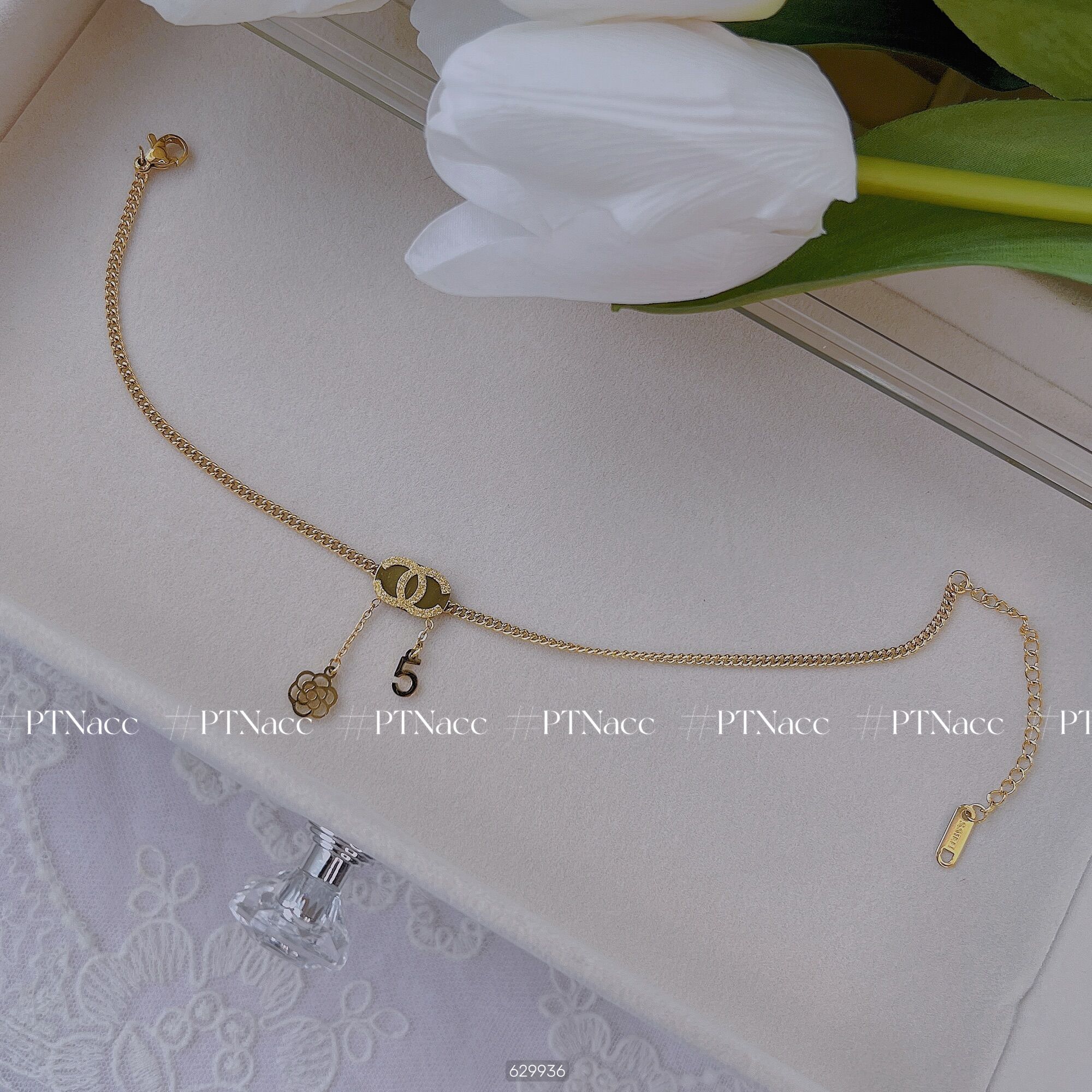 Lắc chân titan đơn giản không đen dành cho nữ . PTNACC