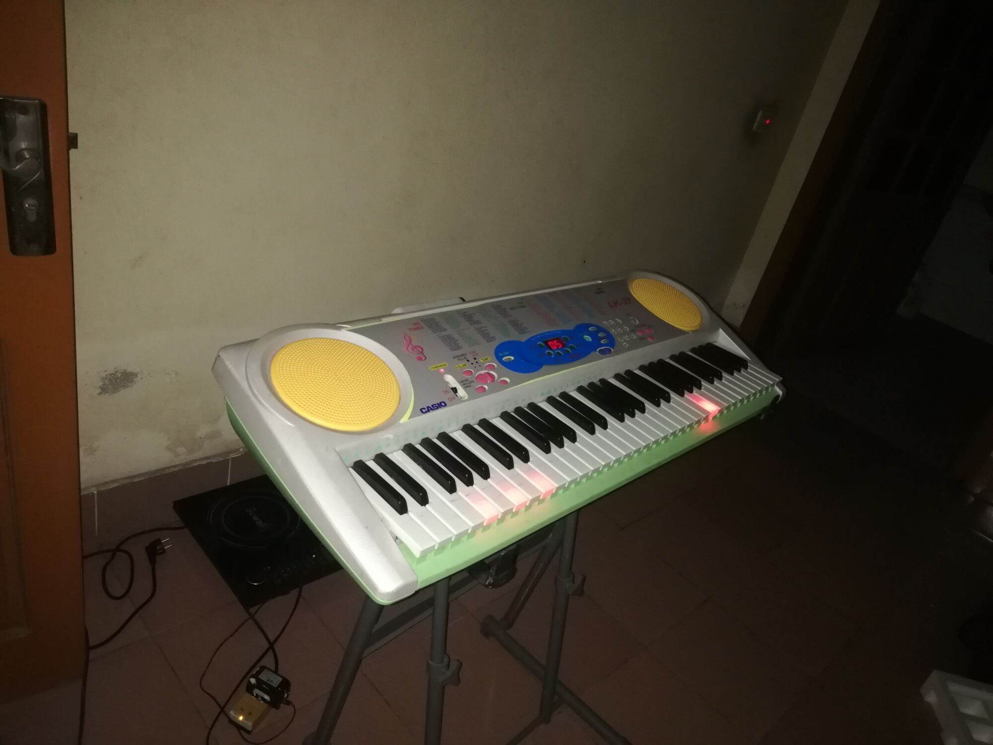 Đàn organ Casio LK 37