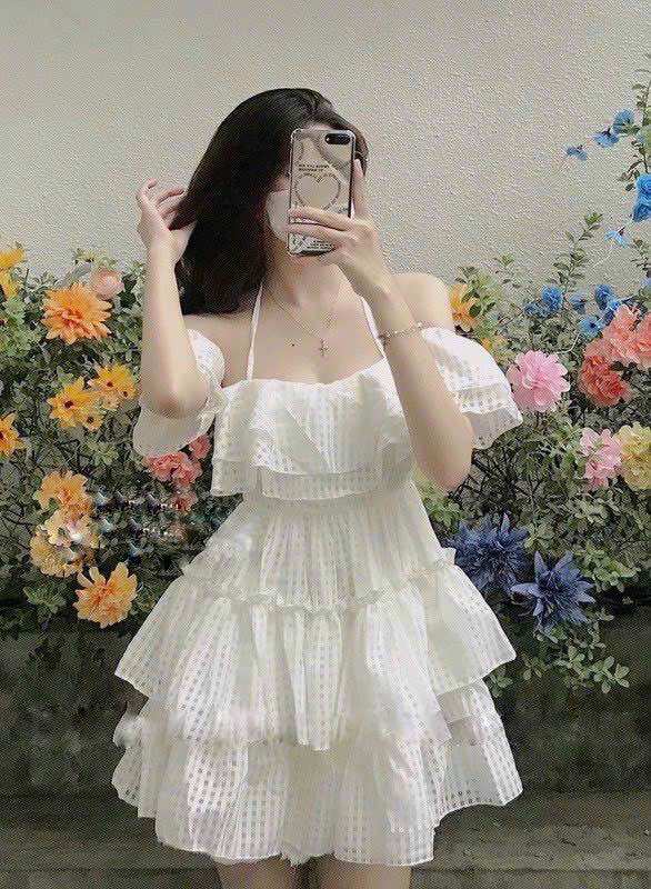 Đầm bèo tầng trễ vai
