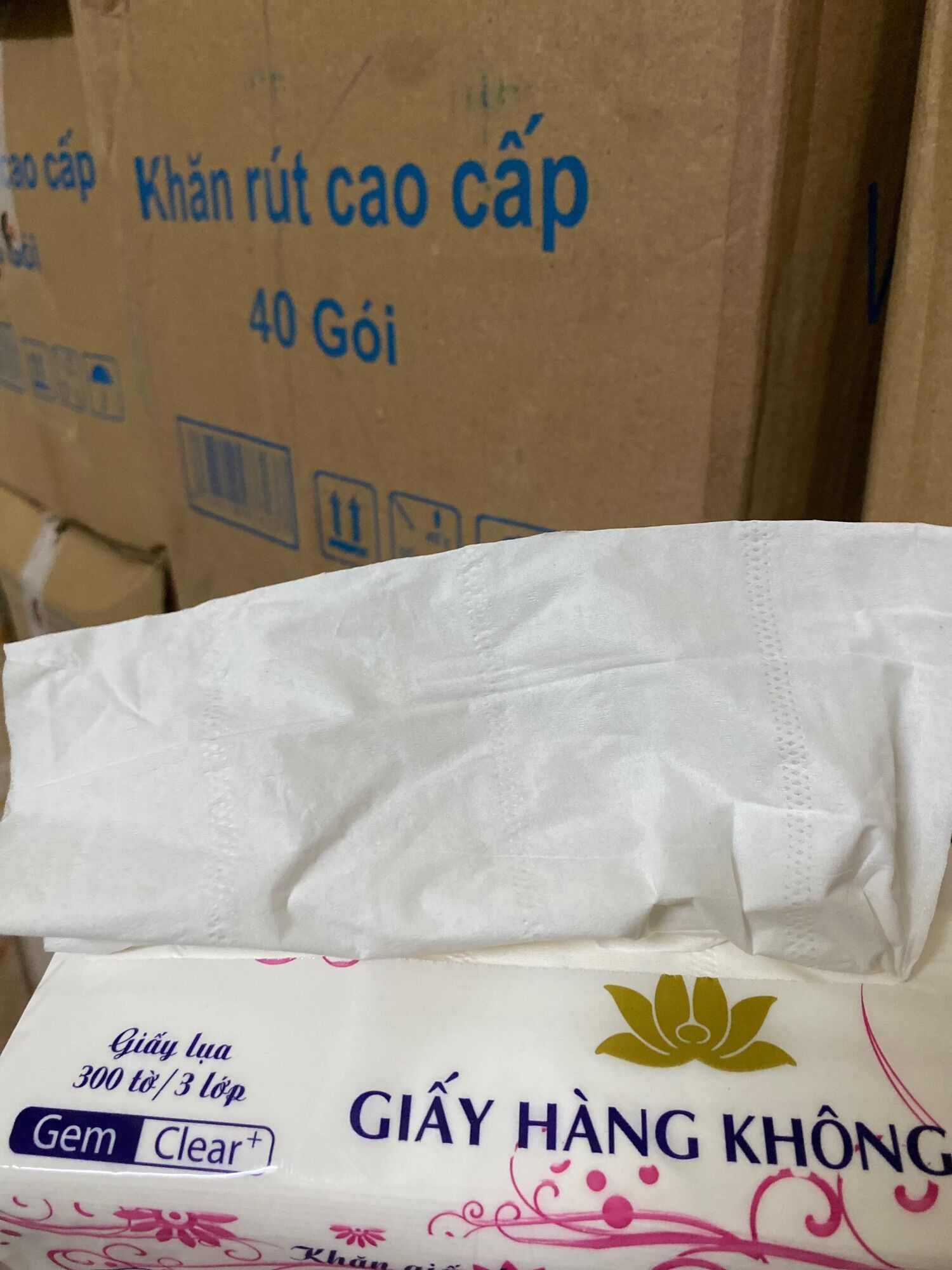 GIẤY RÚT LỤA HK 300 TỜ 3 LỚP 250GRAM