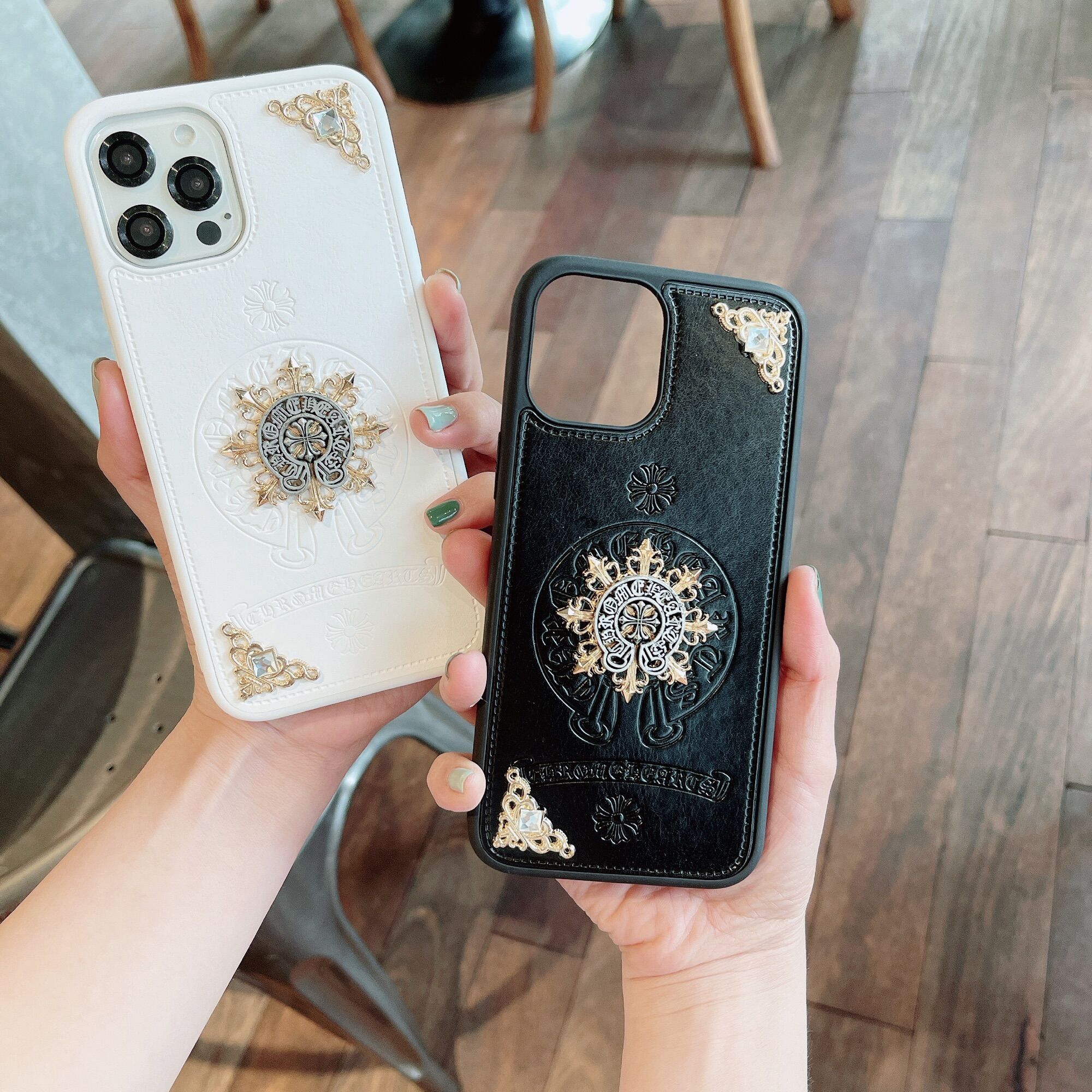 Ốp lưng iphone CHROME HEART VÀNG 2 GÓC