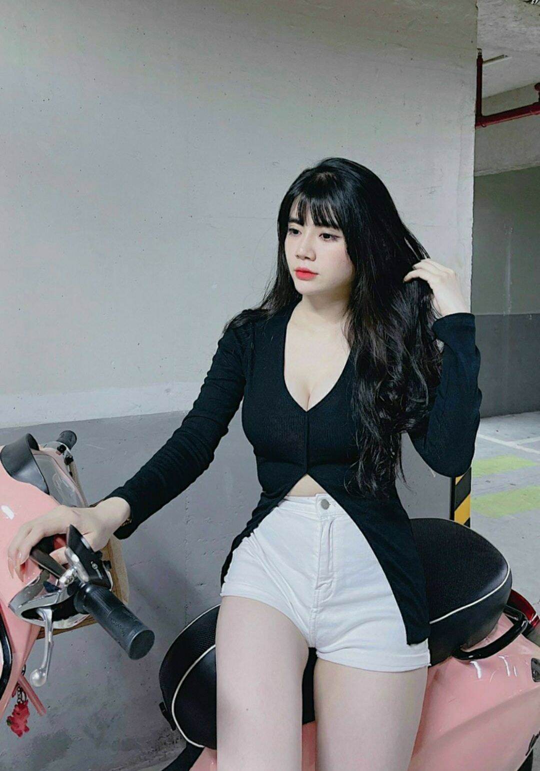 Áo gân tay dài xẻ tà