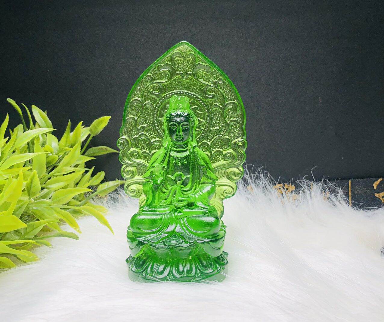 Tượng quan âm lá đá lưu ly