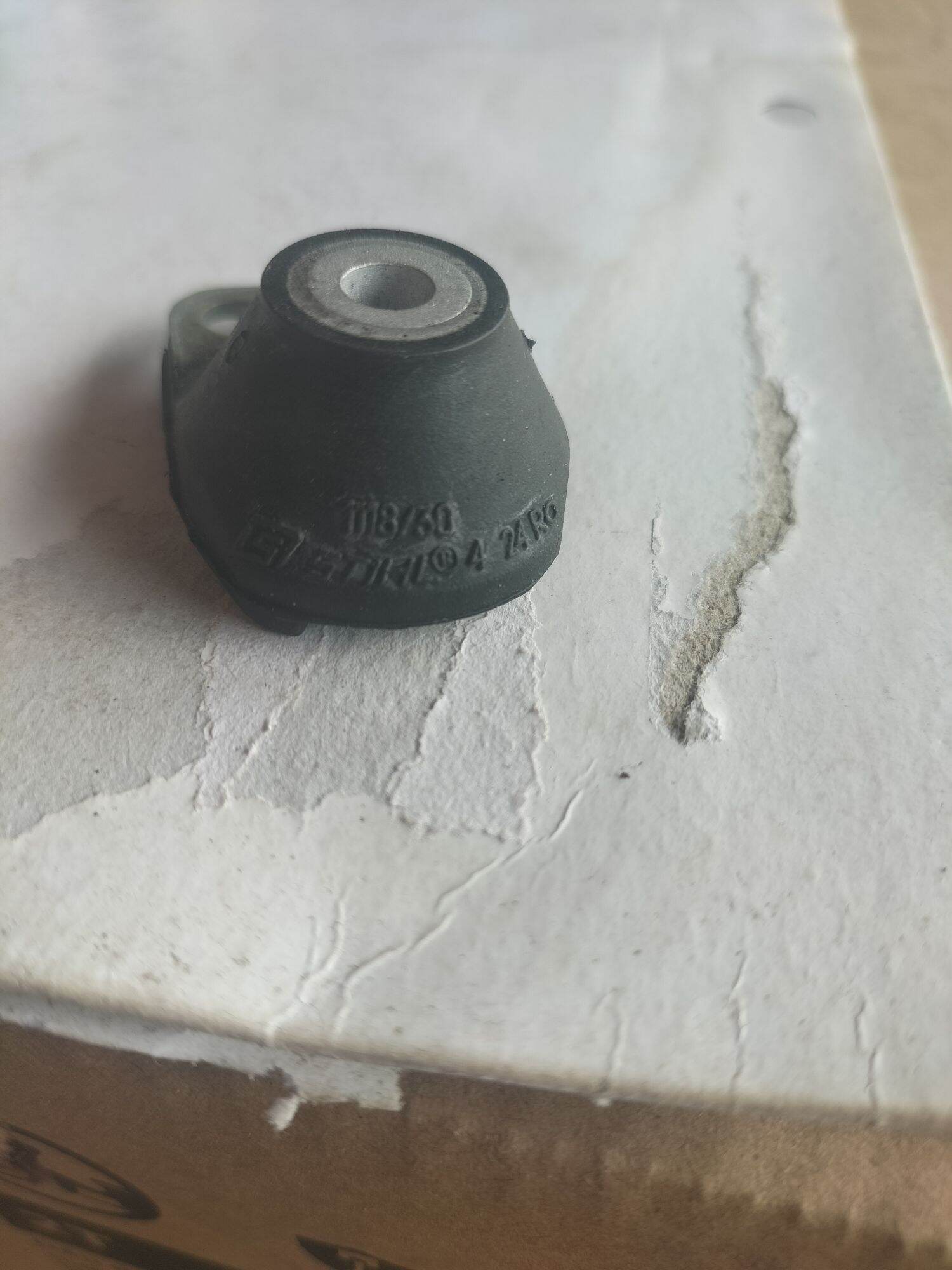 nhún treo máy cưa xích stihl 381