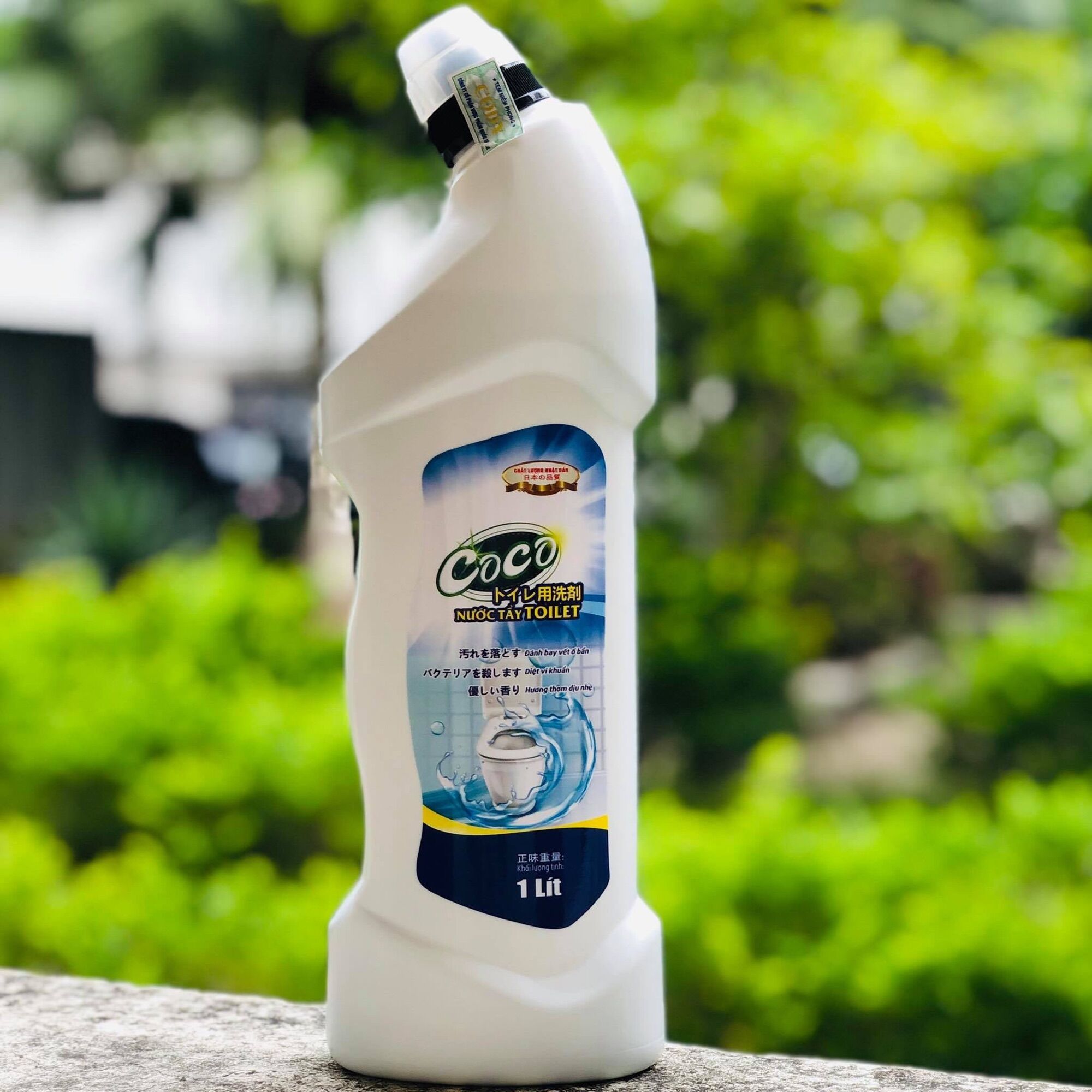 Nước tẩy bồn cầu COCO diệt khuẩn siêu sạch. Không mùi thuốc tẩy nồng nặc, hương quế thơm mát.