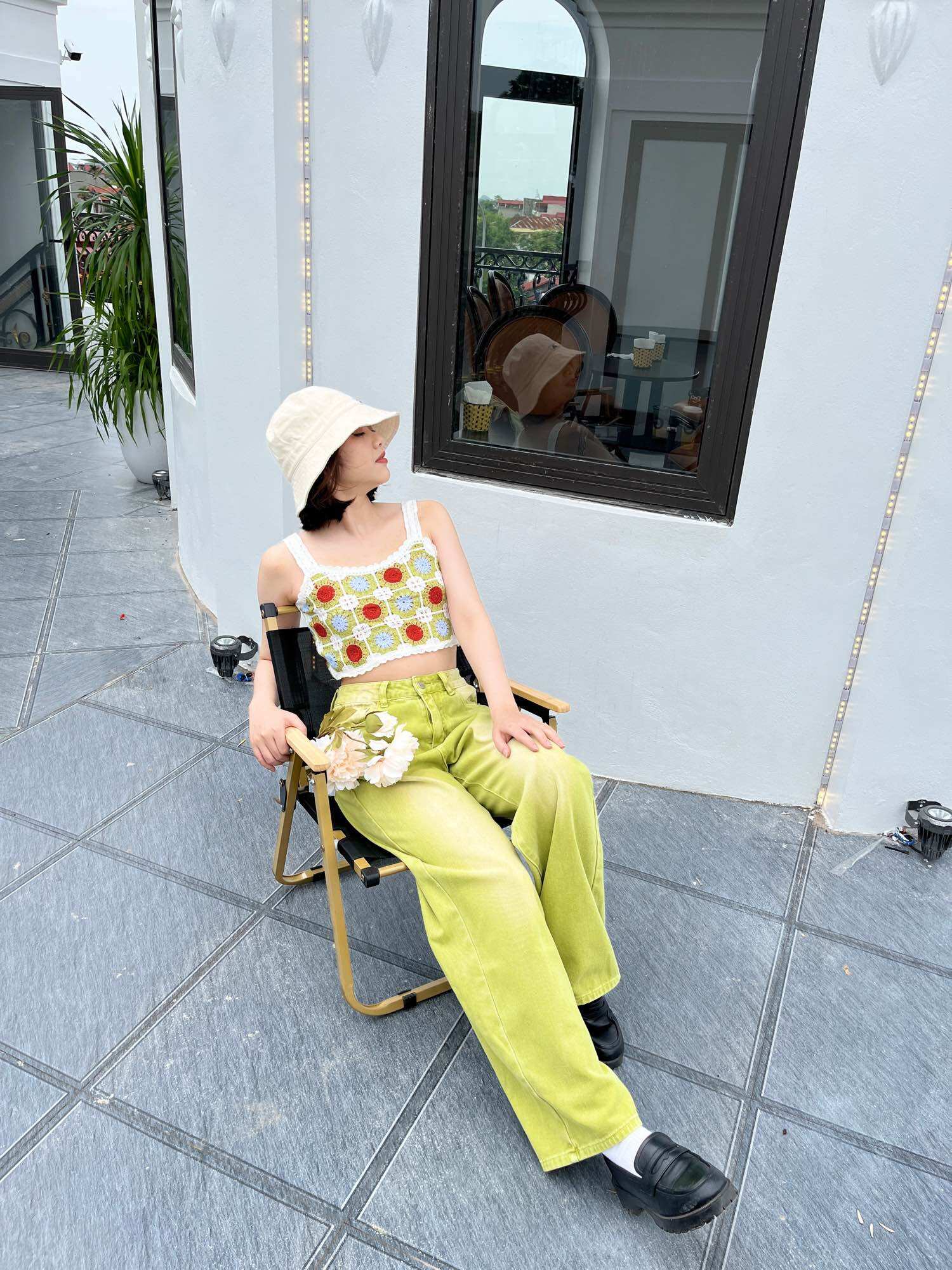 Áo len móc hai dây nữ cho mùa du lịch
