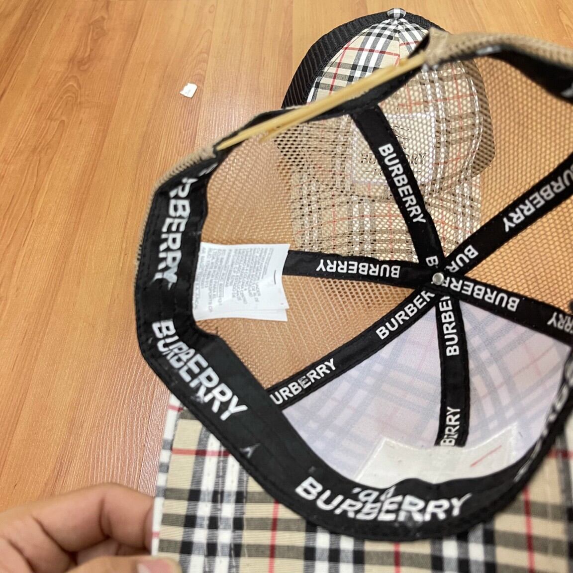 MŨ LƯỠI TRAI BURBERRY PHỐI LƯỚI CỰC ĐẸP
