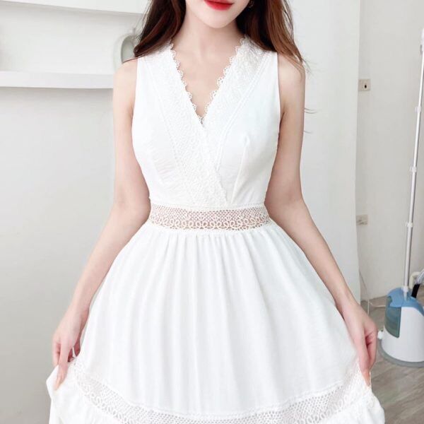 Váy trắng xoè cổ V