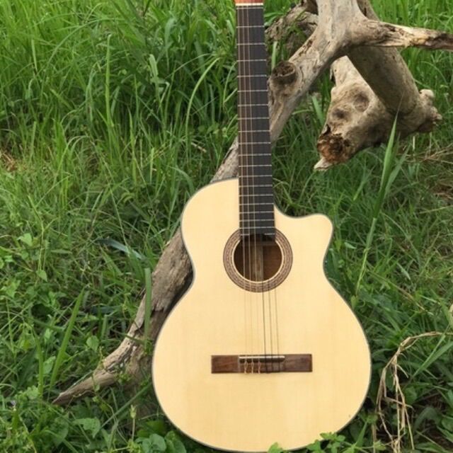 (Miễn Phí Ship) Đàn guitar classic gỗ hồng đào dáng khuyết